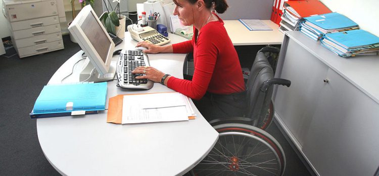 Оплата труда инвалиду в РФ